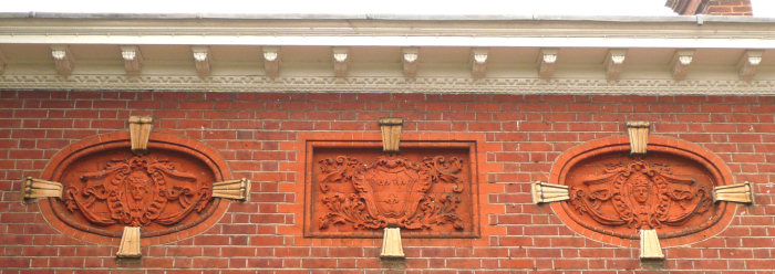 Terracotta inlays on the rear face of the house. Photo ©Yvonne Hewett